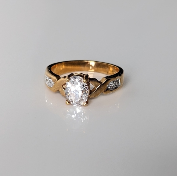 Oval Austrian Crystal Vintage Ring in Double Gold Coated Setting - Picture 5 of 8